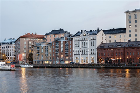 Koy Kanavaranta 9, Helsinki mereltä kuvattuna